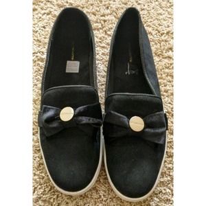 Liz Claiborne Weaver Womens Black Slip On Sneaker Shoes Black Velvet Bow 10